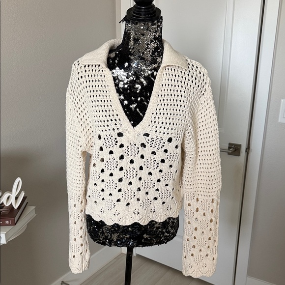 H&M Sweaters - H&M Cream V-Neck Knit Sweater